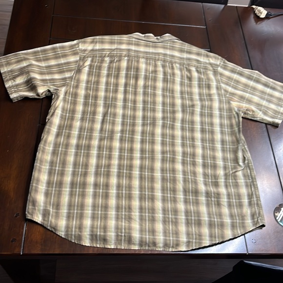 Men’s Eddie Bauer Classic Fit Button Down Plaid Shirt - Picture 2 of 7